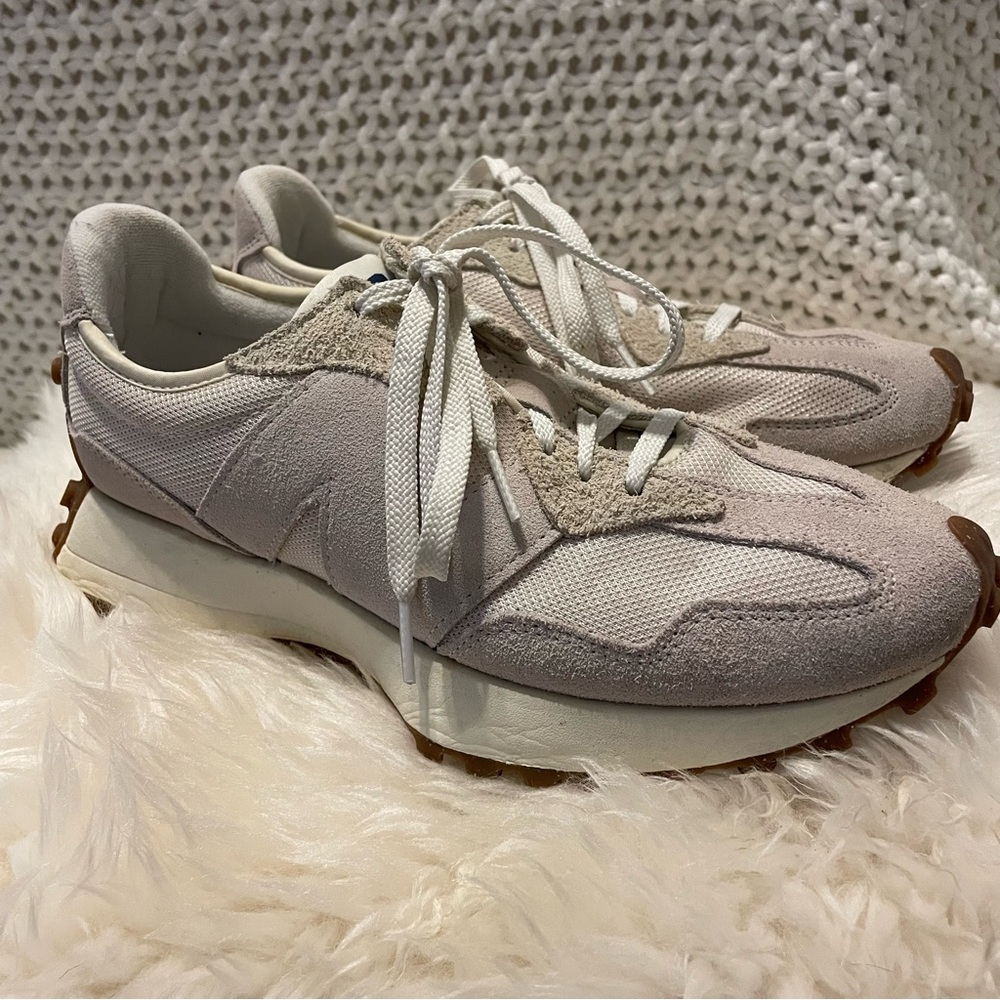 New Balance 327 women’s 9.5 in beige